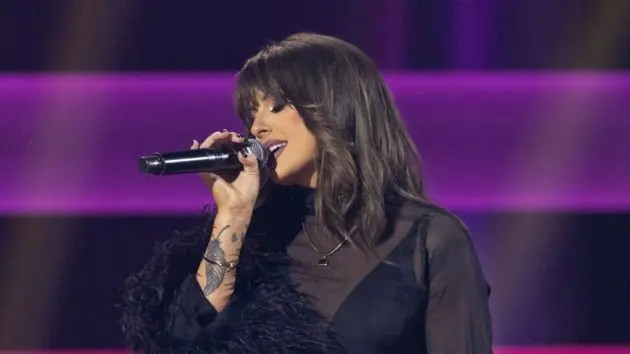 m_ellalangley2024cmaawardsonstagedisneyfrankmicelotta952285