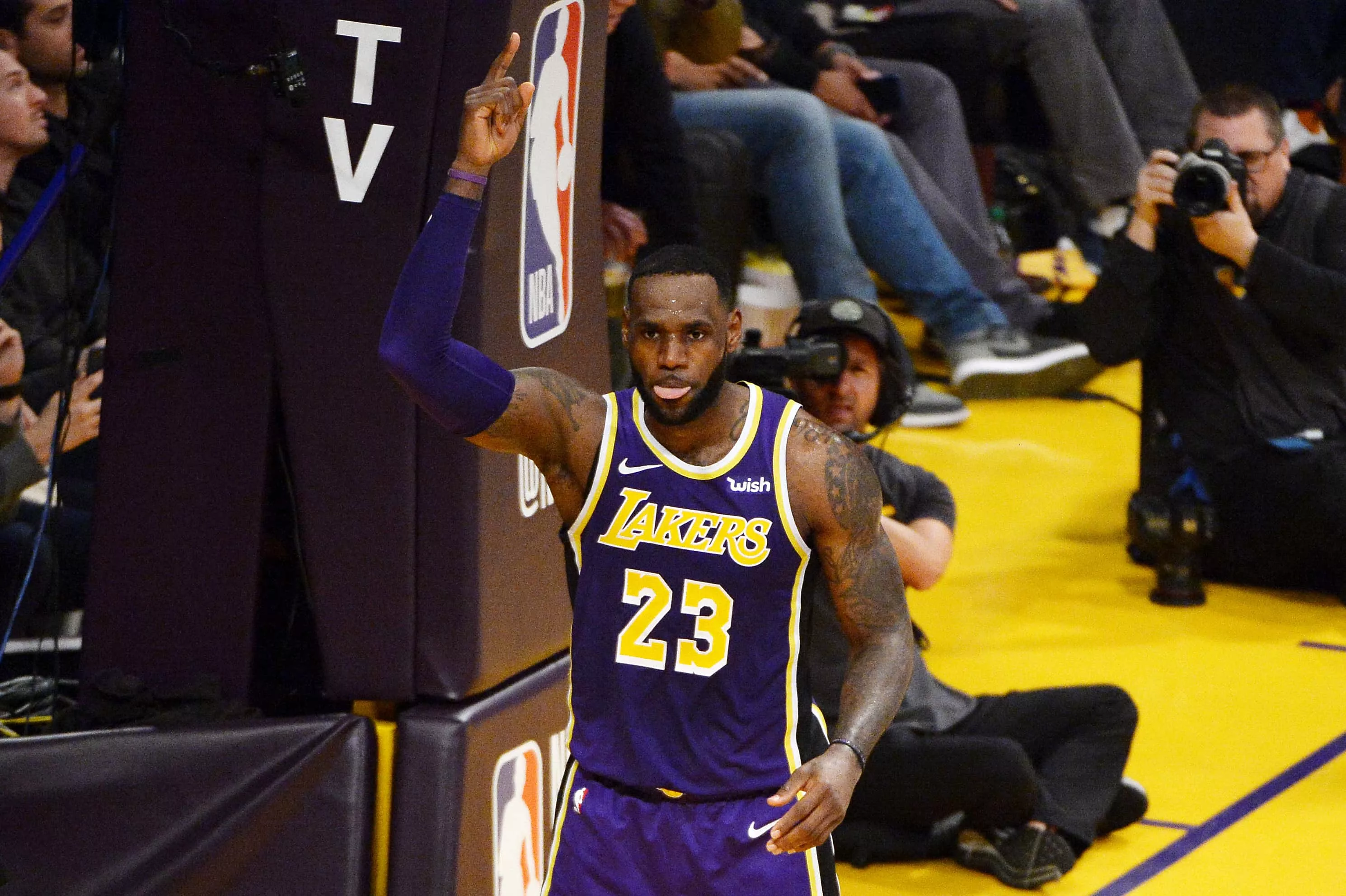 denver-nuggets-v-los-angeles-lakers
