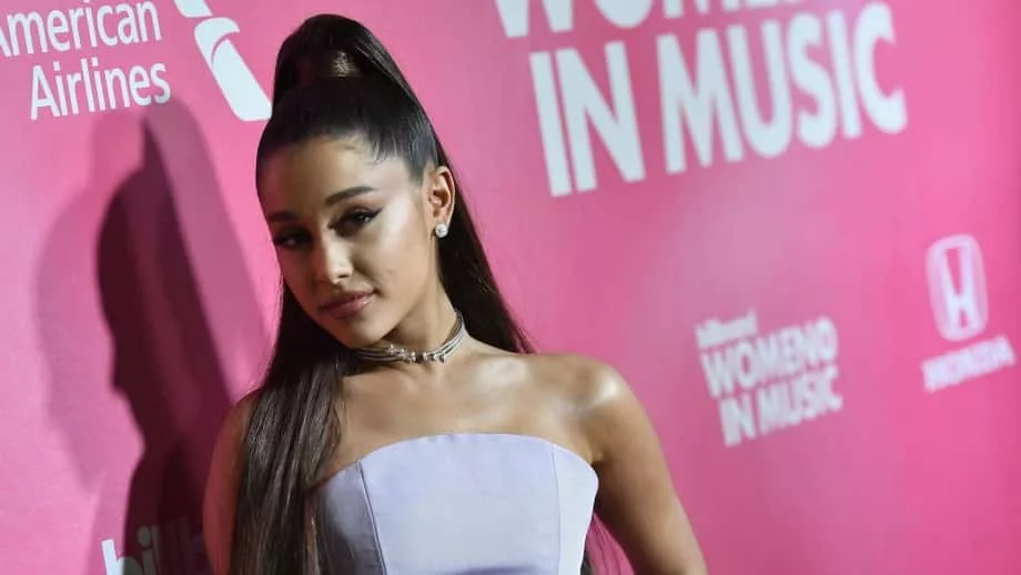 ariana-grande-social-distancing