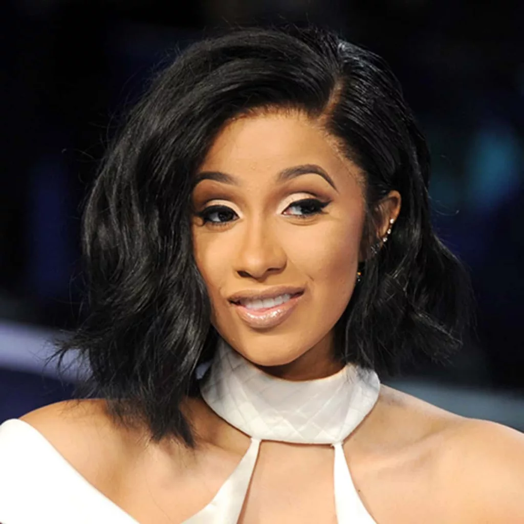 cardi-b-arrives-at-the-2017-mtv-video-music-awards-at-the-forum-on-august-27-2017-in-inglewood-california-photo-by-gregg-deguire_getty-images-500