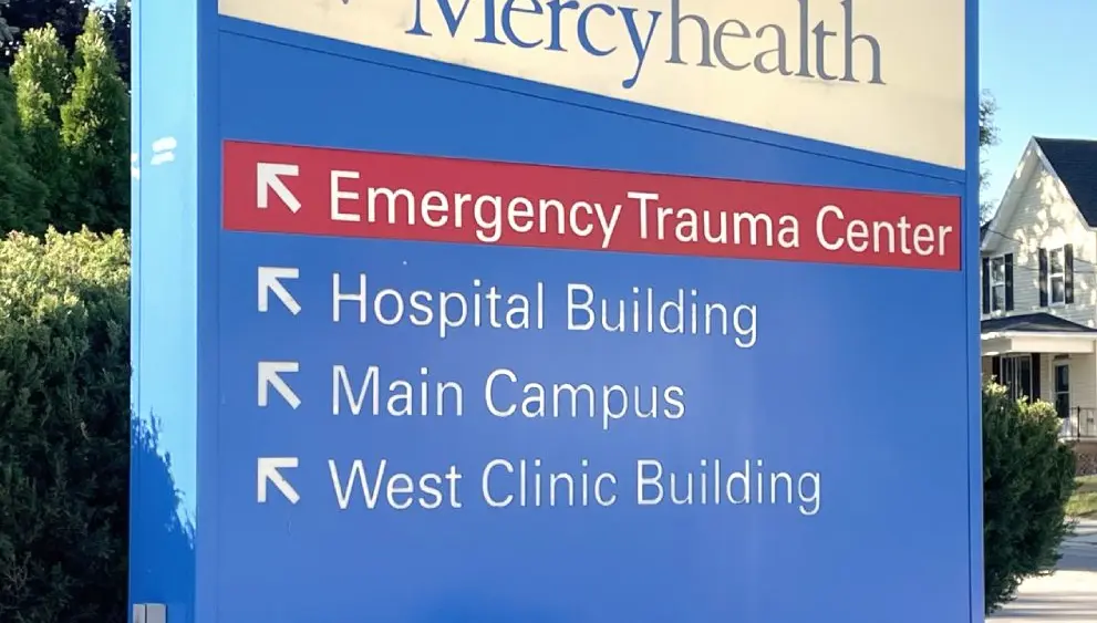 mercyhealth-sign