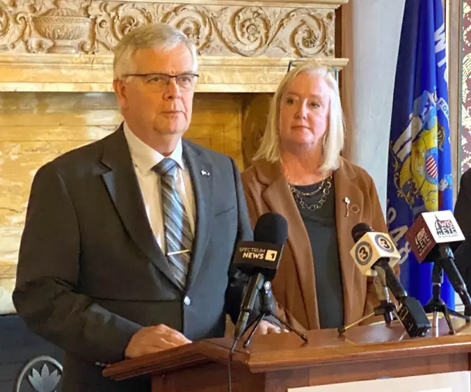ann-roe-and-jeff-smith-wisconsin-opportunity-act-presser