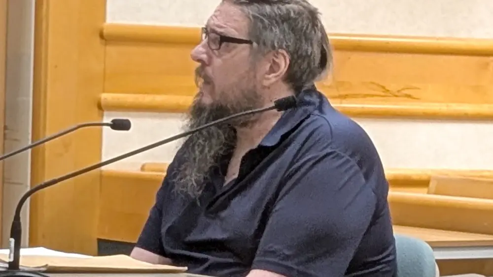 aaron-oleston-120425