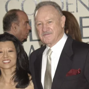 GENE HACKMAN & wife at the Golden Globe Awards at the Beverly Hills Hilton Hotel. JAN 19 2003