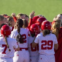 softball-vs-iowa-g1