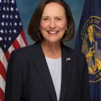 senator-deb-fischer-flanked-by-flags