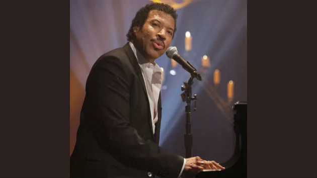 m_lionelrichieatpiano_060514