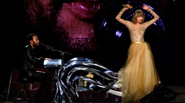 getty_taylorswiftandjohnlegend_082615