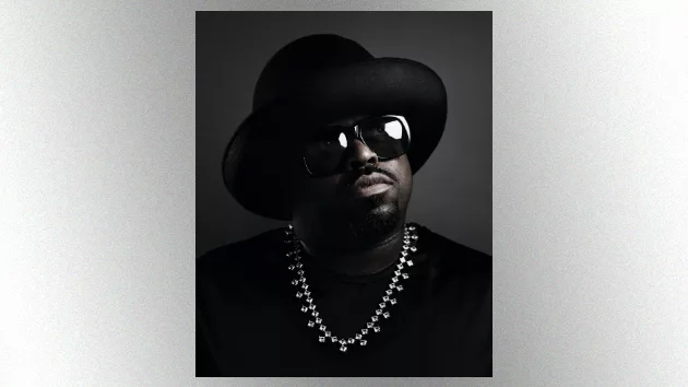 m_ceelogreen_flaviaschaubphotographyatlanticrecordsboxed_090215