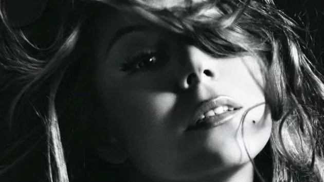 m_mariahcareycloseupcaesarsent_012815