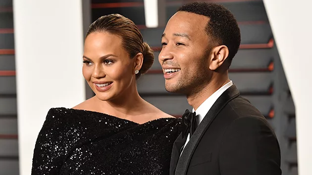 getty_johnlegendchrissyteigen_031016