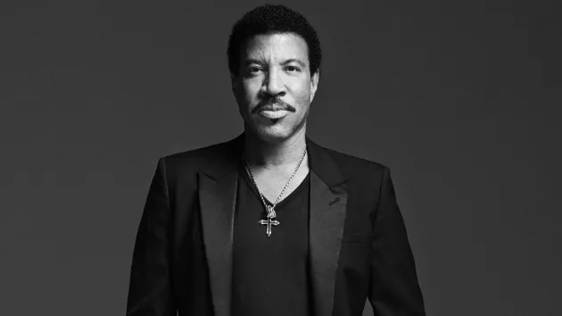 m_lionelrichie630_bwstanding_creditalansilfen