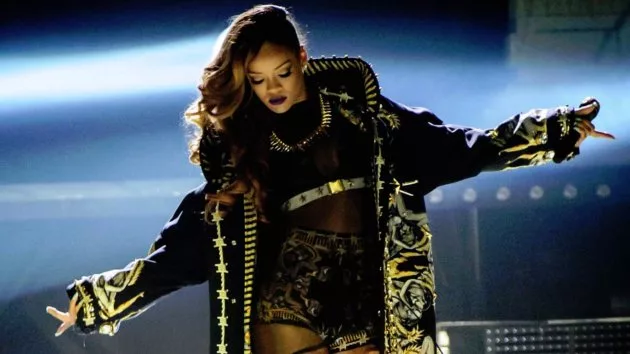rihannaonstage