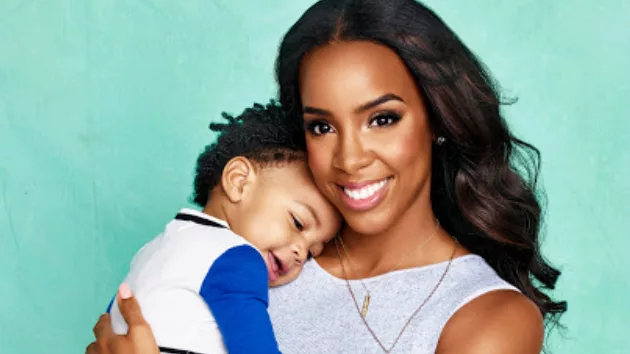 kellyrowlandson_0705