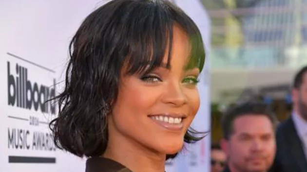 rihanna_092916-3