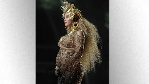 m_beyoncepreggersatgrammy_022317