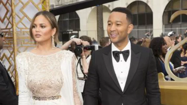 m_chrissyjohn_030117