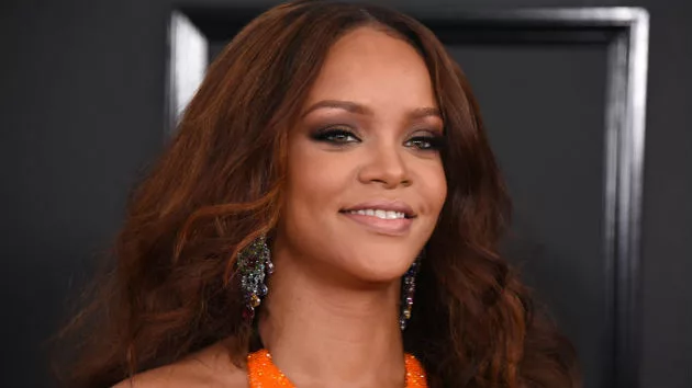 getty_rihannagrammyredcarpret_040717
