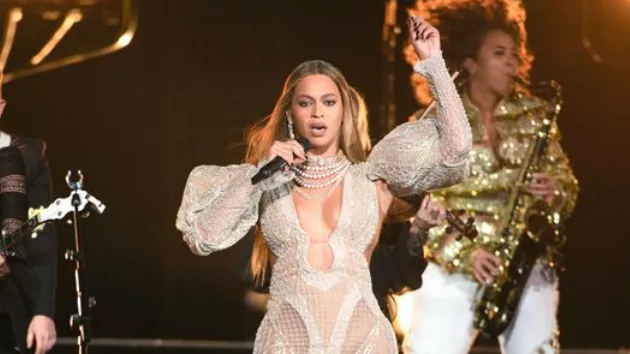 beyoncecmadixie_113016-4