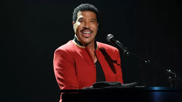 m_lionelrichievegas_081517