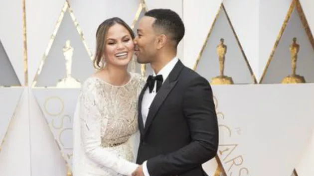 m_chrissytandjohnlegend_031517-3