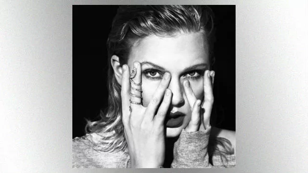 m_taylorswiftsnakering_082817
