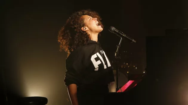 m_aliciakeysjimmykimmellive_021517-10