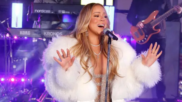 m_mariahcareynyresings_041118