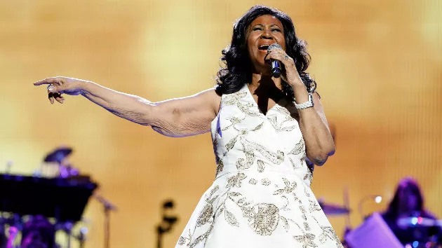 getty_arethaonstagepointing_081718