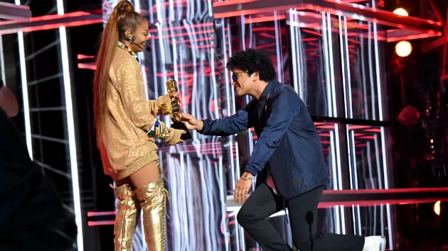 getty_janetjacksonbrunomars_082818