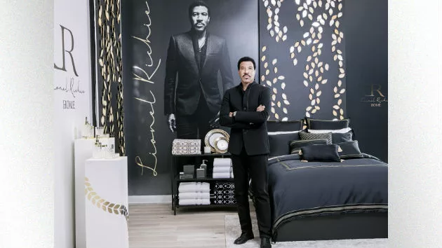 m_lionelrichiejcpenney_050118-2