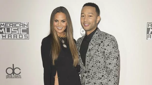 m_chrissyteigenjohnlegendama16_072617-4