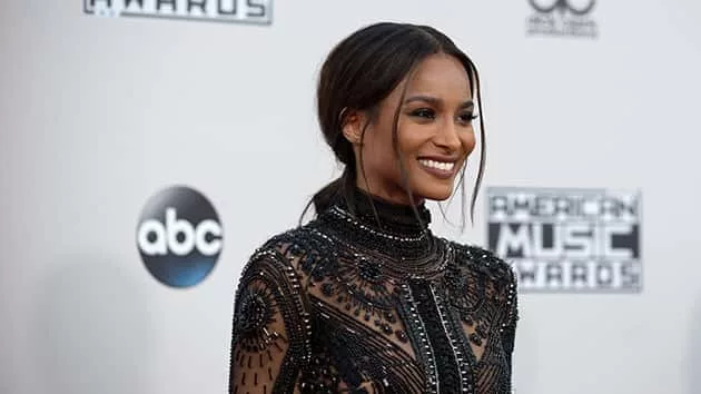 m_ciaraamas_122815-9