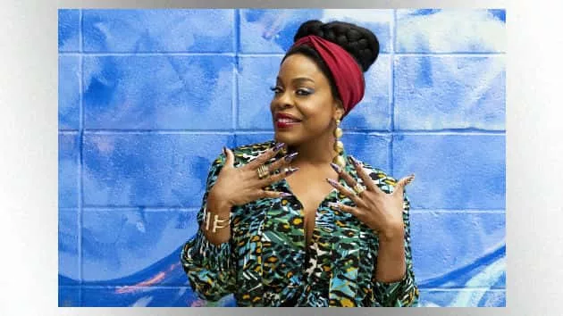 niecy20nash_claws_patti20perret