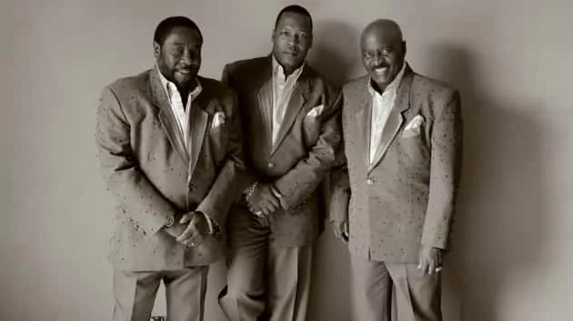 m_theojays630_bwgraywall_creditdenisetruscello_081519