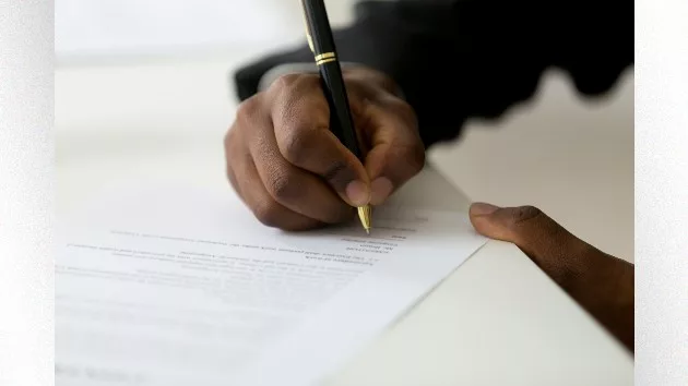 m_contractsigning_73119