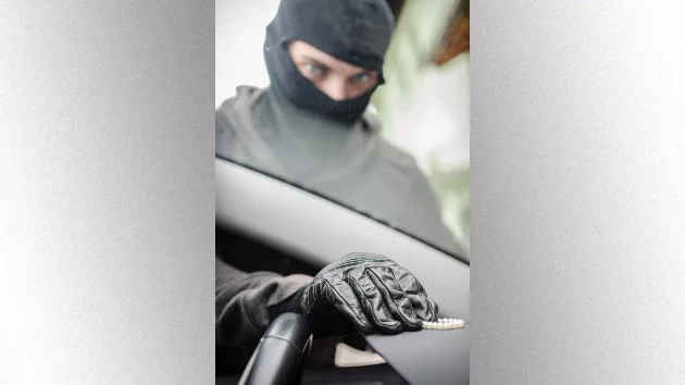 istock_jewelryrobber_1072019