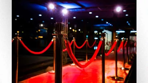 istock_velvetropes_10172019