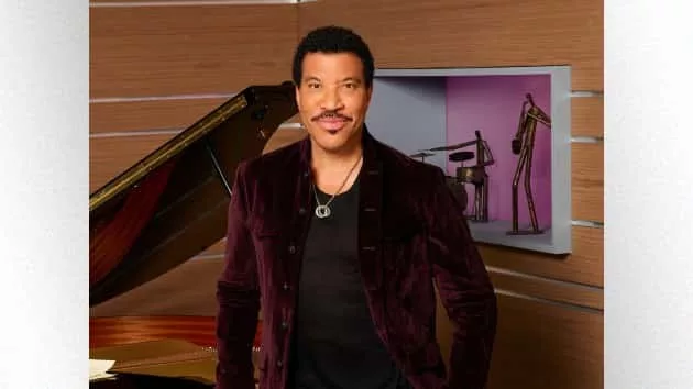 m_lionelrichievelvetjacket_041719-2