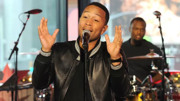 m_johnlegendgmahandsup_040317-13