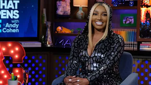 e_neneleakeswwhl_121019-2