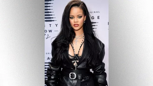 getty_rihannasavage2_100120