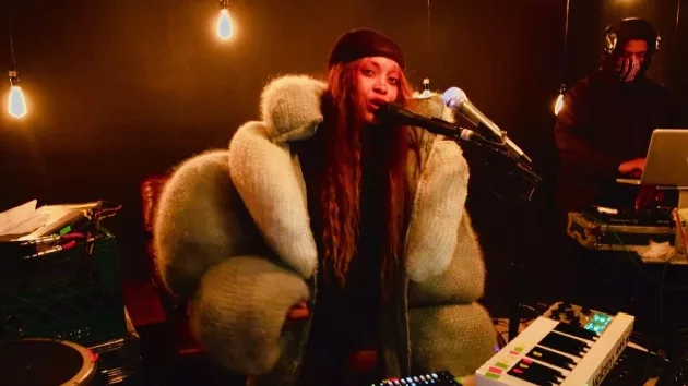 m_erykahbadu_110320-2