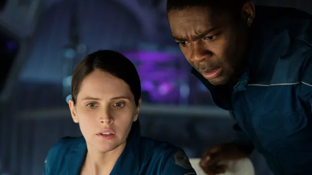 e_davidoyelowofelicityjones_courtesyofnetflix_22820