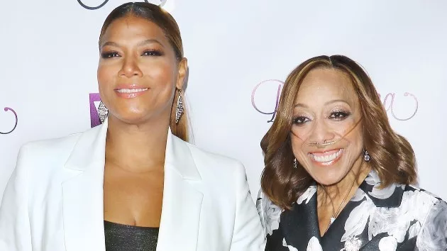 getty_queenlatifahwithmotherritaowens_02172021