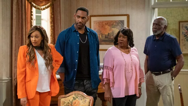 e_familyreunion_neflixjohnpfleenor