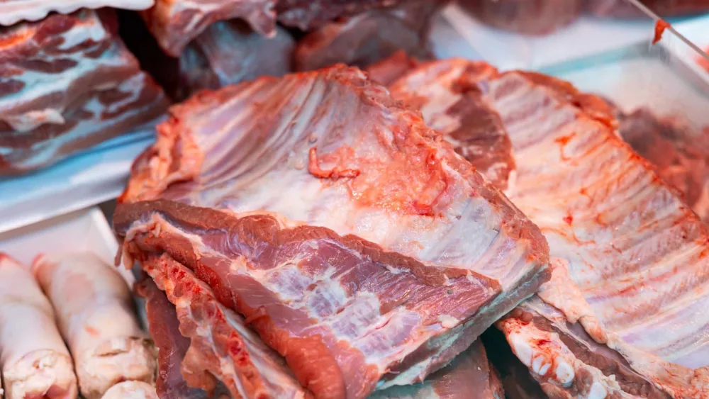 fresh-raw-pork-ribs-offered-for-sale-in-showcase-8