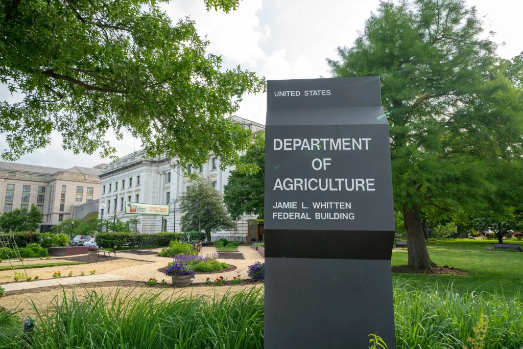 washington-dc-may-9-2019-sign-for-the-us-department-of-agriculture-jamie-l-whitten-federal-building-located-on-the-national-mall-area-usa-4