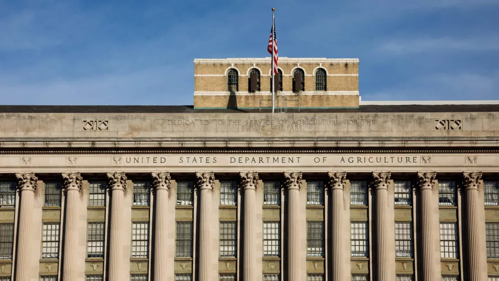 exterior-of-the-us-department-of-agriculture-on-the-national-mall-in-washington-dc-2