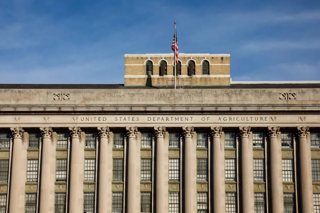 exterior-of-the-us-department-of-agriculture-on-the-national-mall-in-washington-dc-2